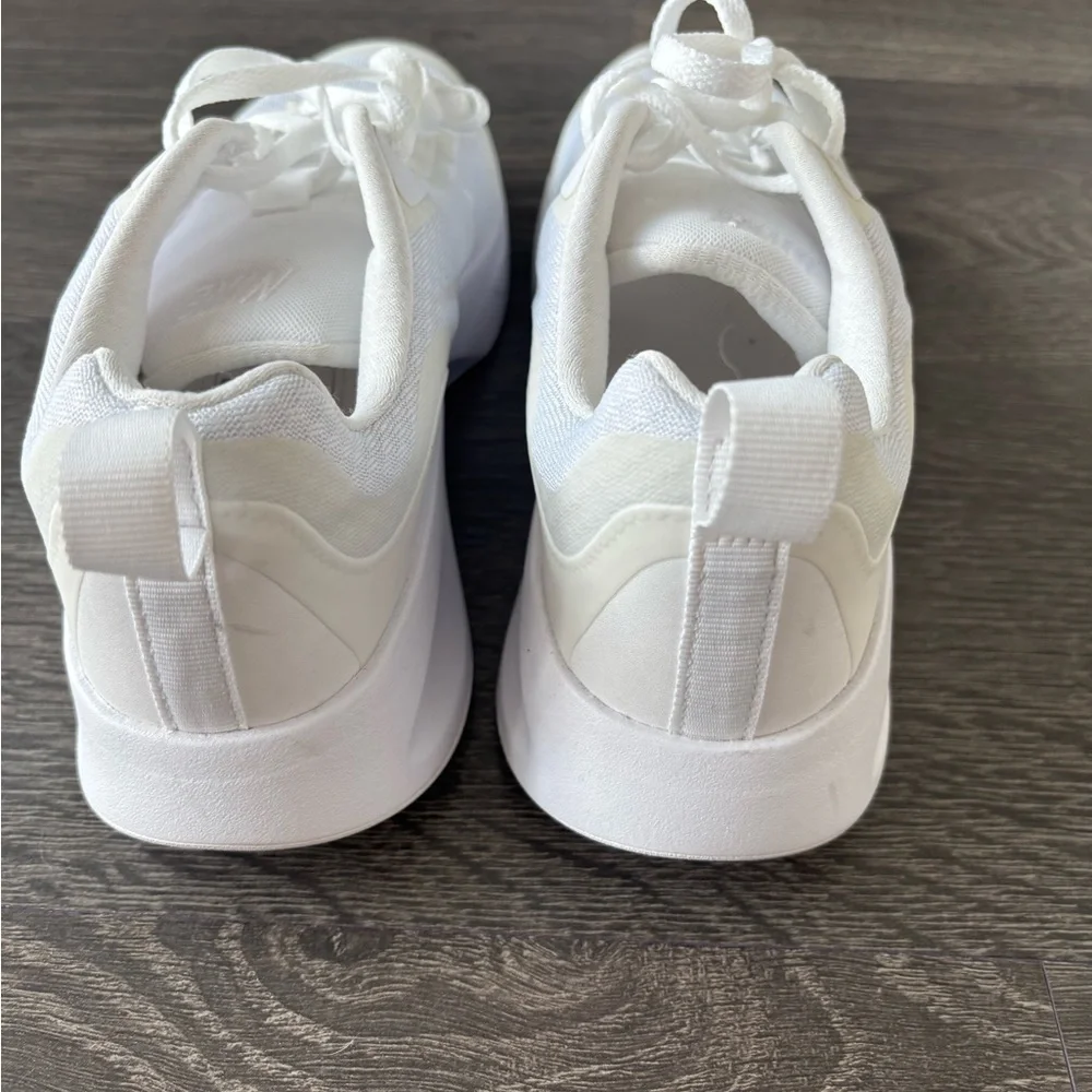 Nike Women's White Mesh Sneakers - Picture 5 of 7